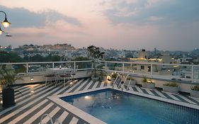 Hotel Naren Villa